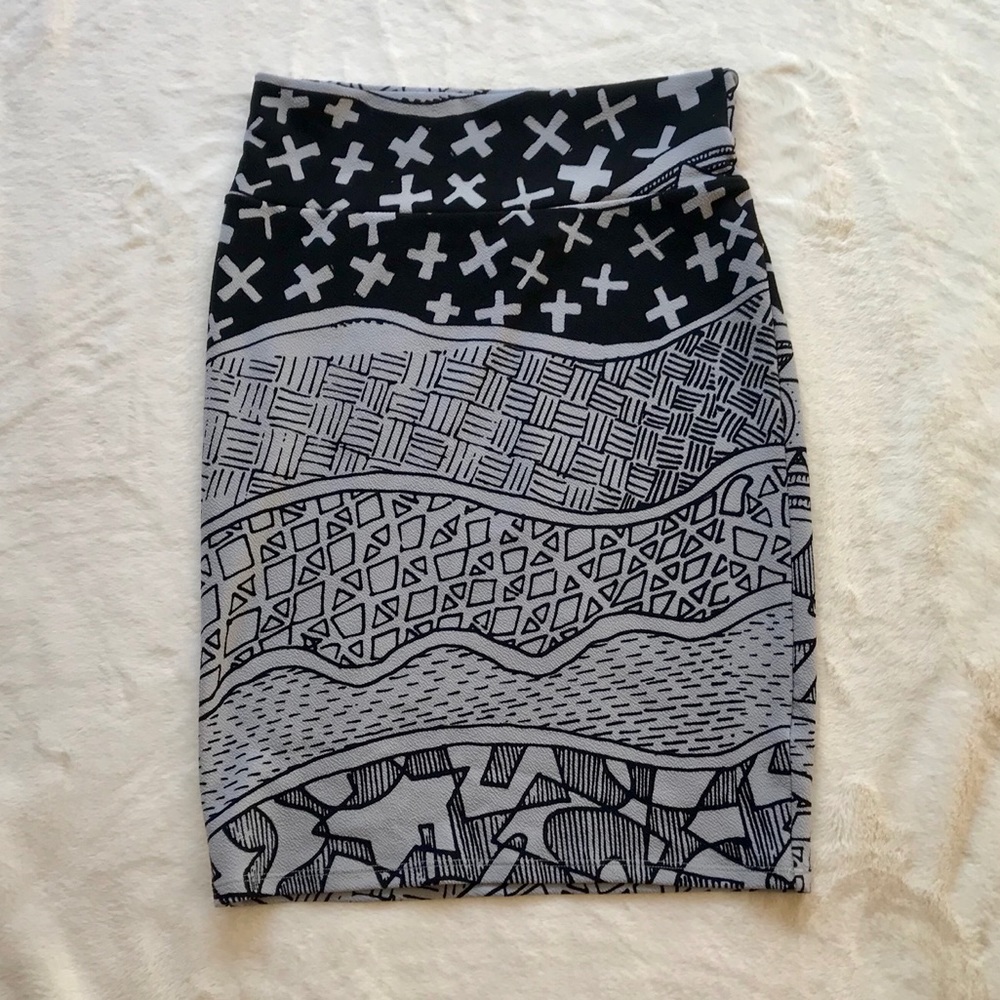 LuLaRoe Black and Gray Patterned Skirt